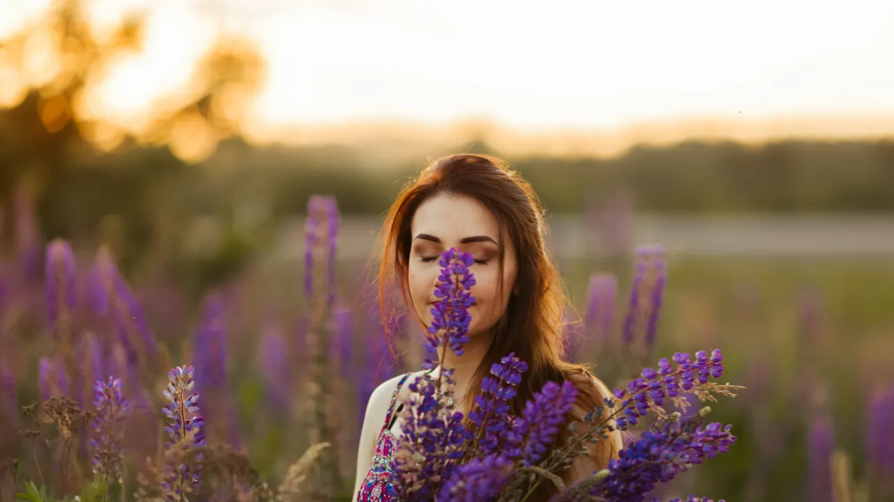10 Qualidades da Mulher Virtuosa que Vão Tocar Seu Coração (Provérbios 31)