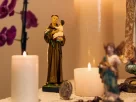 Decoração para altar de Santo Antônio vira símbolo de fé e arte