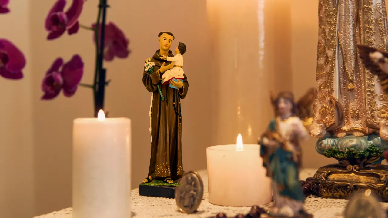 Decoração para altar de Santo Antônio vira símbolo de fé e arte
